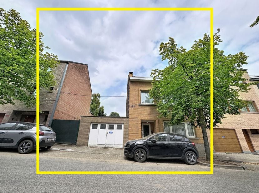 Laskouter, à proximité de toutes les facilités, dans une rue calme et peu fréquentée, charmante maison de ± 160 m² habitables, vendue avec un terrain