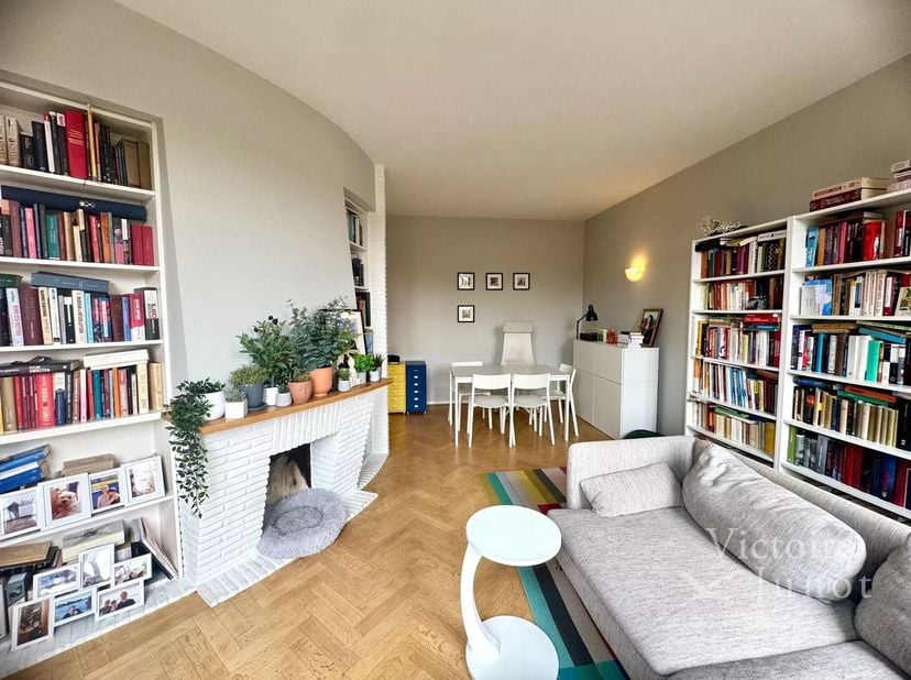 Présenté par Maia Zinchenko: maia.zinchenko@victoire.be<br />
Victoire Junot vous propose dans le quartier du Fort Jaco, ce bel appartement d'une supe