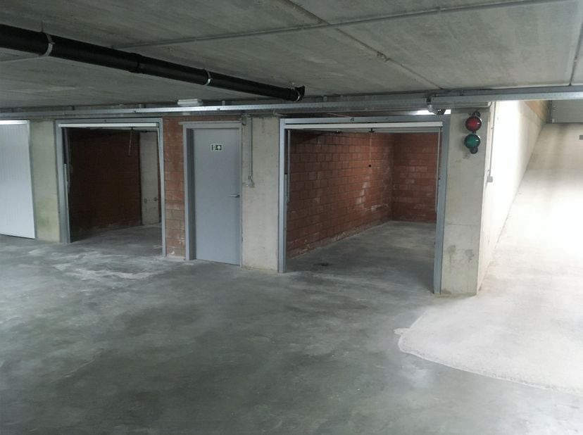 Garage te koop in Hermans-Lybaertstraat 40,
                    8301 Heist