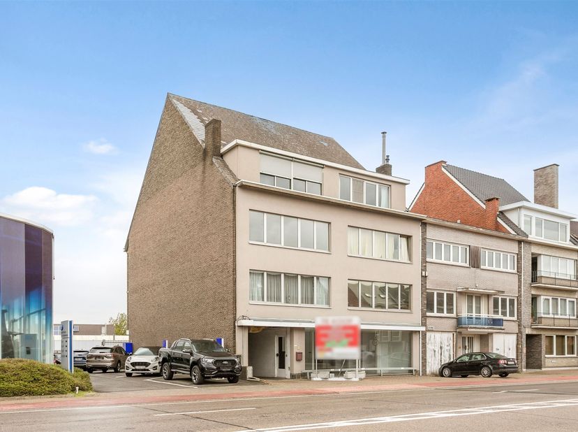 HANDELSPAND op zicht locatie in Hasselt.<br />
<br />
Ligging:<br />
<br />
Volgens het EPC heeft het handelspand een bruikbare vloeroppervlakte v