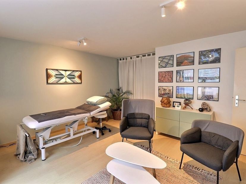 Home Expert Immo vous propose ce rez-de-chaussée commercial d'une superficie de 55m², idéalement situé à Ittre, à proximité de toutes les commodités.
