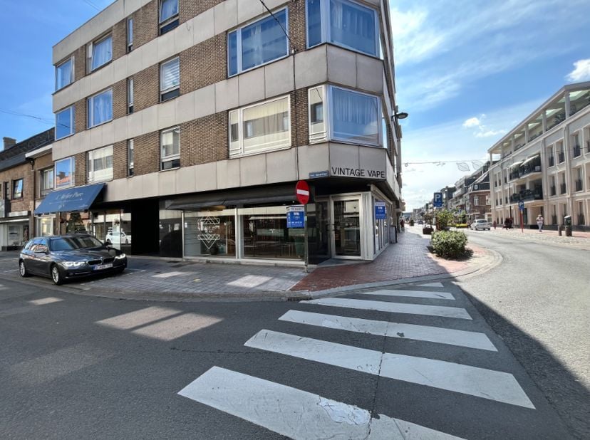 Bien professionnel à louer
                    à 8800 Roeselare