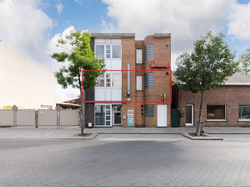 Instapklaar tweeslaapkamerappartement in het centrum van Heist-op-den-Berg. <br />
Dit perfect onderhouden appartement maakt deel uit van een resident