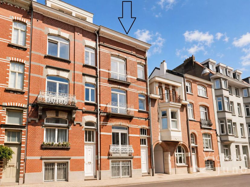 Victoire - Junot heeft het plezier u dit volledig gerenoveerde charmante triplex te presenteren, grondig gerenoveerd in een kleine mede-eigendom van 2
