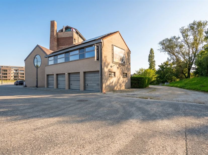 In de ban van de Banmolens! Aan het water, op een unieke en karaktervolle locatie, wacht een uitzonderlijk vastgoedconcept dat wonen, ondernemen en be