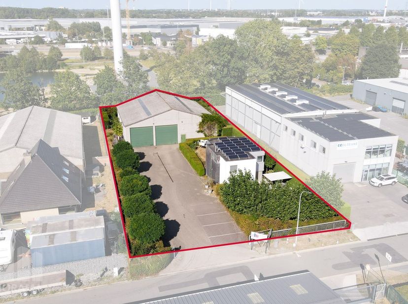 Bedrijfsterrein van 2.255 m² te koop in de industriezone van Puurs-Sint-Amands, ideaal gelegen nabij N16 en A12 met snelle verbindingen naar Antwerpen