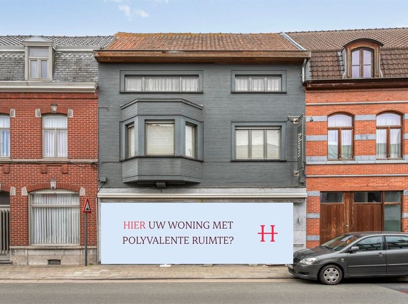 Dans un excellent emplacement commercial au coeur de Wakken, vous trouverez cette propriété commerciale polyvalente avec un logement résidentiel.<br /