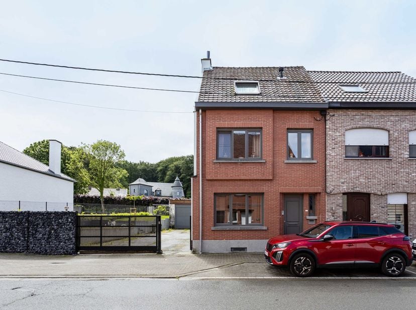 À vendre – Gaverstraat à Grammont (Geraardsbergen)<br />
Infos vente : Pieter Cardoen – 0475 36 12 52 – pieter@cornelis-goeman.be<br />
Maison récente