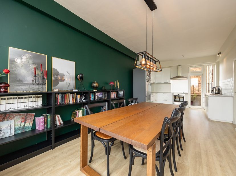 Appartement clé en main de 2 chambres à coucher avec une vue magnifique et un jardin commun<br />
<br />
Au 4ème étage se trouve cet appartement de