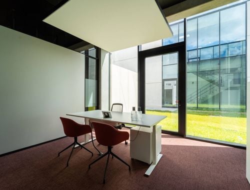                                         Bureaux à louer à Roeselare, € 651,70
