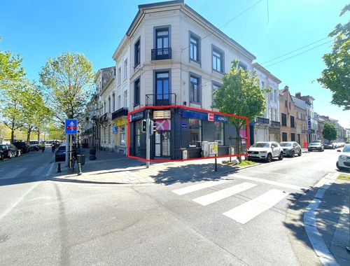                                         Handelsgelijkvloers te huur in Sint-Jans-Molenbeek, € 2.000
