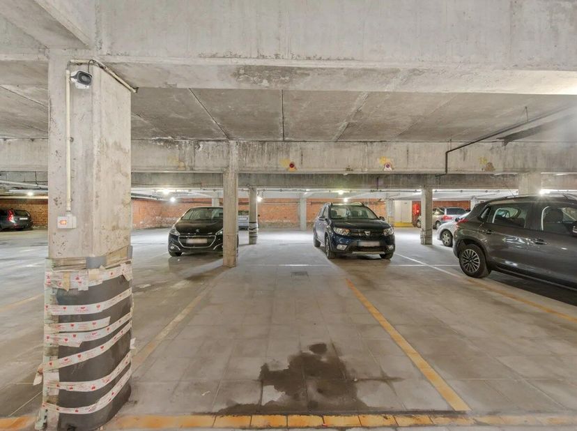 Deze zeer goed gelegen autostaanplaats nr. 20 staat te koop in Residentie Hageland. Voor meer info, aarzel niet om ons te contacteren!<br />