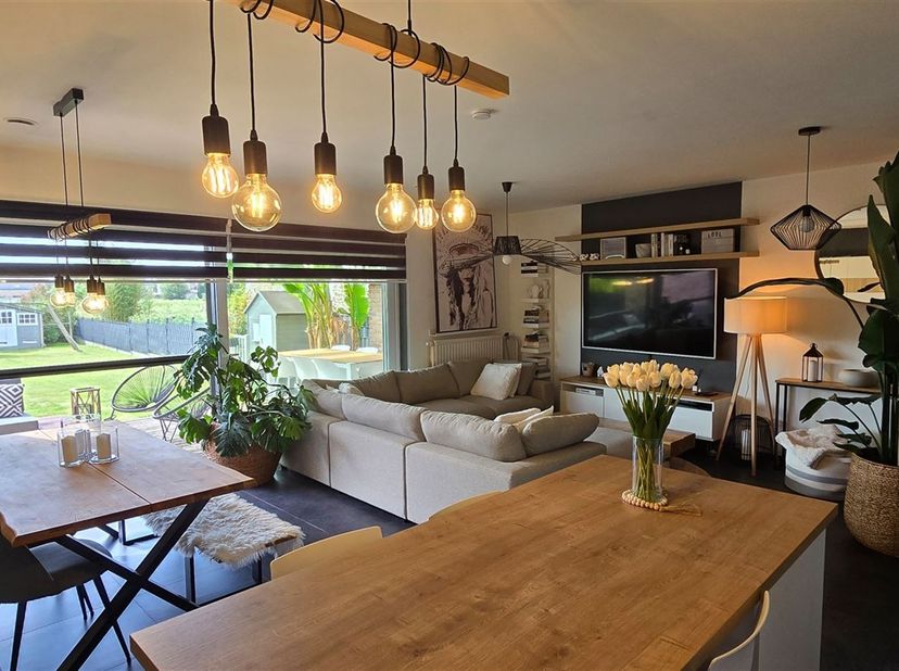 Très belle maison 4 chambres de 2018 offrant de belles performances énergétiques.<br />
<br />
Ce bien bénéficie d'une superficie habitable de 135m²