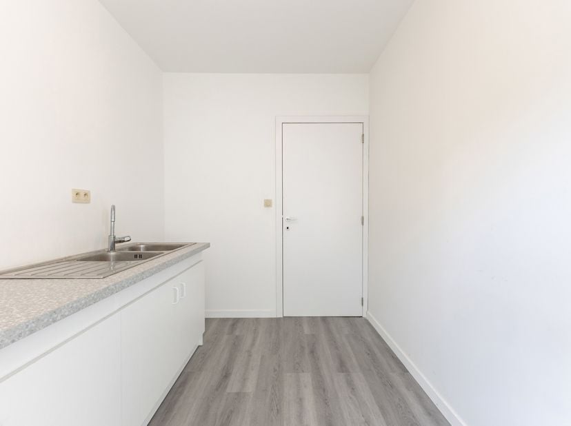 Referentie van het agentschap: L6031-381<br />
*** VIRTUELE RONDLEIDING: https://immo360.immo-facile.com/vtour/fr/mp46je***<br />
Ontdek deze commerci