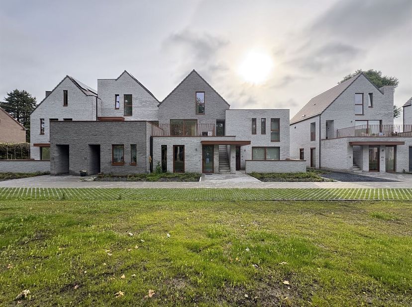 Modern en enegiezuinig duplex nieuwbouwappartement met 3 slpks en terras<br />
Ligging: De appartementen maken deel uit van het project 'Olerpark', be