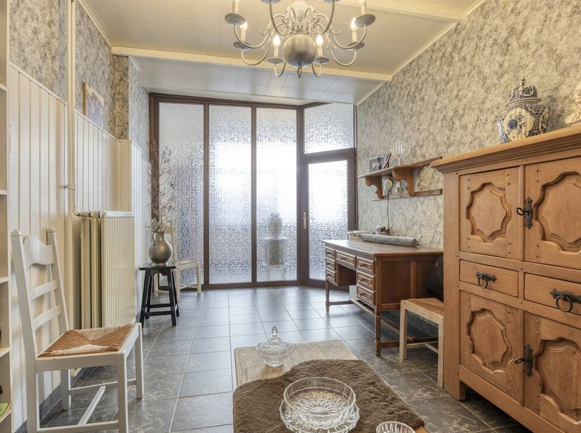 Het perceel is 209 m² groot en is volledig bebouwd.<br />
Wonen doe je op de verdieping waardoor je van voldoende privacy geniet, en dat midden in het