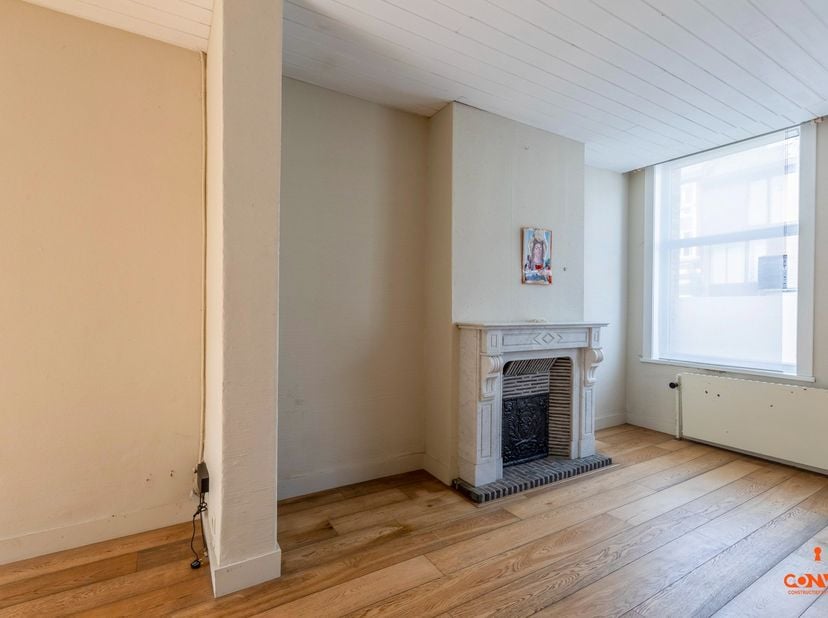 Deze burgerwoning met karaktervolle gevel heeft een uitstekende ligging.&amp;nbsp;Op enkele minuten heeft u het station Gent Sint-Pieters, het&amp;nbsp;histor