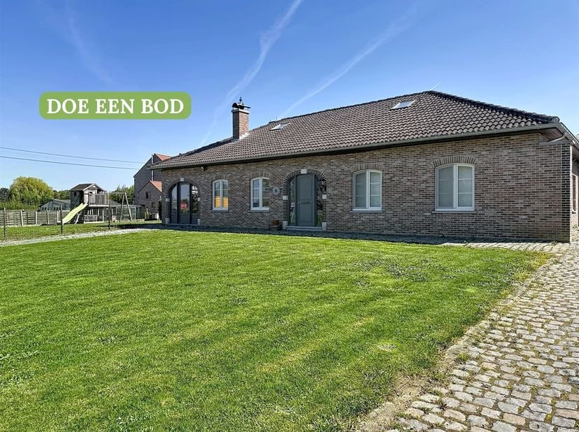 Consultez la visite virtuelle de cette propriété sur le site web de Co Immo.<br />
<br />
Spacieux bâtiment ouvert avec jardin situé à Linter (Neerl