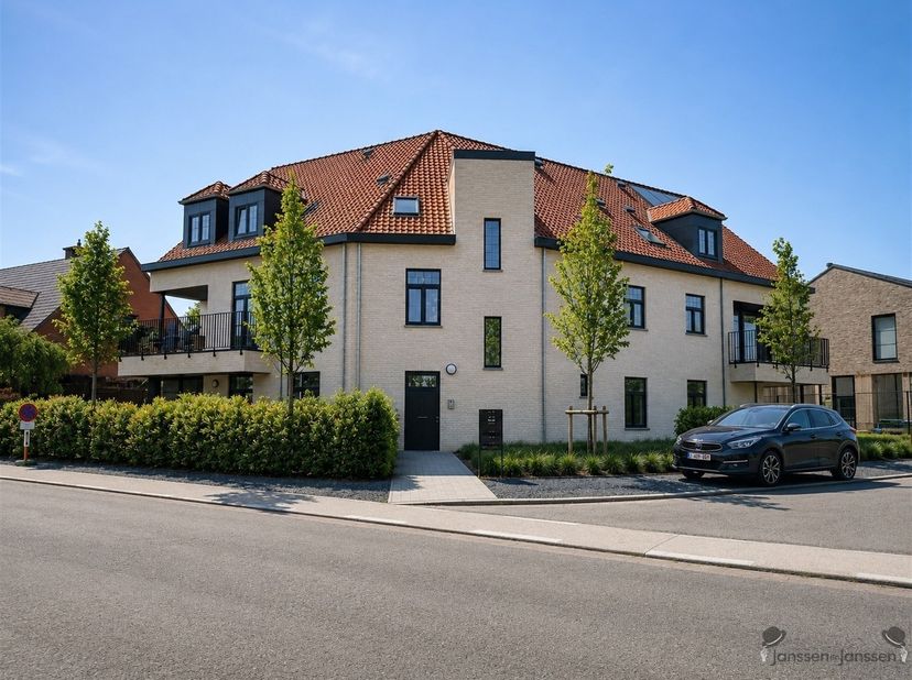 Te huur Nieuw dakappartement met 2 slaapkamers, terras en staanplaats in Gelrode<br />
In het groene en landelijke Gelrode bevindt zich dit ruime, mo