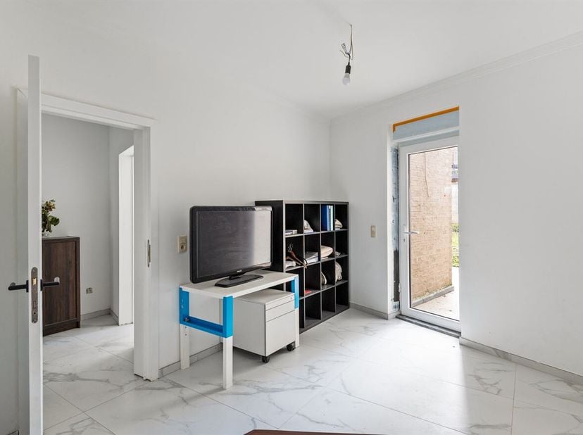 Ligging: Dit prachtig appartement is centraal gelegen nabij de Bredabaan en de Groenendaallaan. Op wandelafstand van verschillende scholen, winkels, h