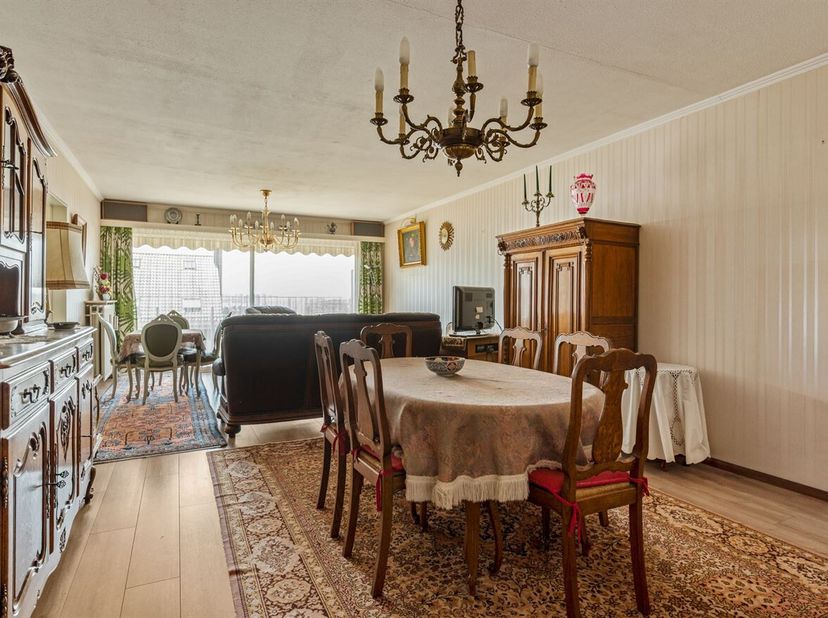 Appartement met 3 slaapkamers, zuidgericht terras en garage<br />
Appartement<br />
Het appartement is gelegen op de vierde verdieping en is bereikbaa