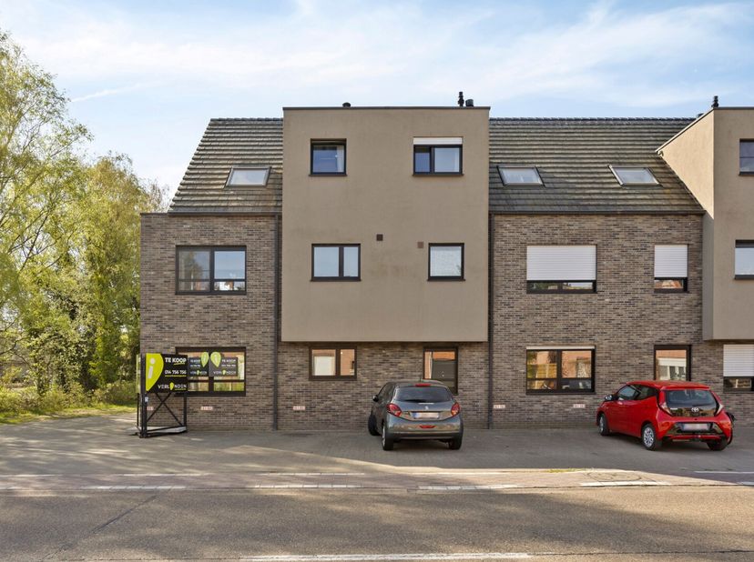 Dit instapklare gelijkvloers appartement is rustig gelegen in een recente residentie te Zandvliet, met een vlotte verbinding naar het centrum van Dess