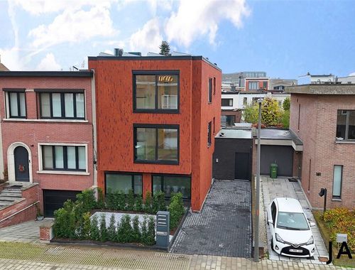                                         Appartement te koop in Berchem, € 375.000
