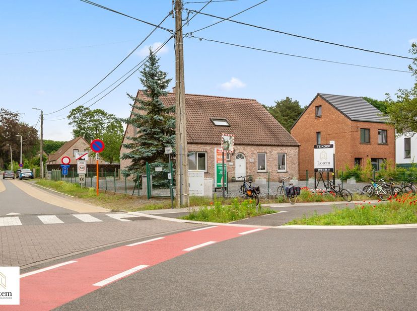 Prachtige instapklare villa met volledige onderkeldering op rustige en strategische ligging<br />
<br />
Bent u op zoek naar een stijlvolle villa waar