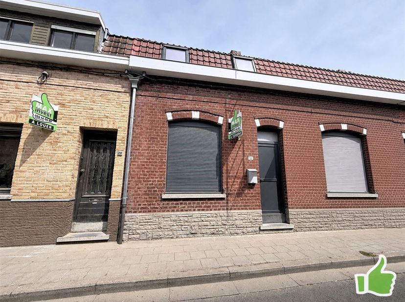 Découvrez cette maison en cours de rénovation, offrant un beau potentiel d'aménagement et la possibilité de créer jusqu'à quatre chambres.<br />
Les