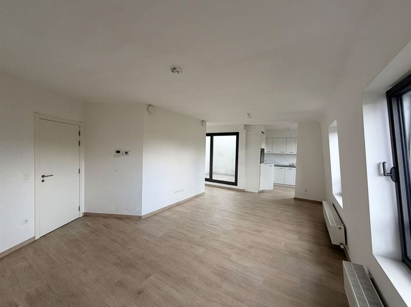 Twee-slaapkamer appartement met terras in Oud-Berchem te huur!<br />
Ligging: Dit ruim nieuwbouwappartement is gelegen aan het Frans van Hombeeckplein