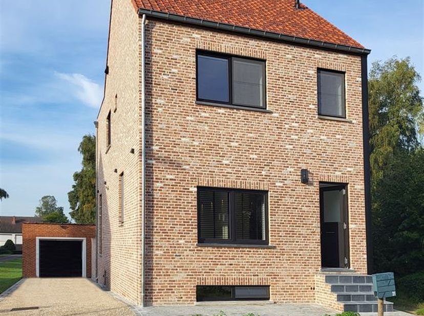Huis te huur in Zandstraat 21,
                    3271 Averbode