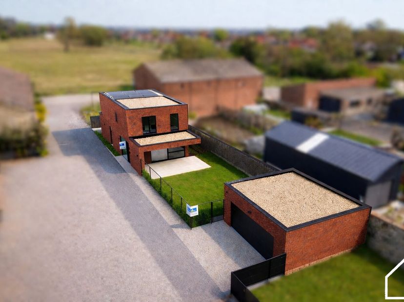 <br />
Luxueuze instapklare nieuwbouwvilla met vrijstaande dubbele garage en zuidwestgerichte tuin in Langemark.<br />
<br />
ONTDEK DEZE WONING VIA D