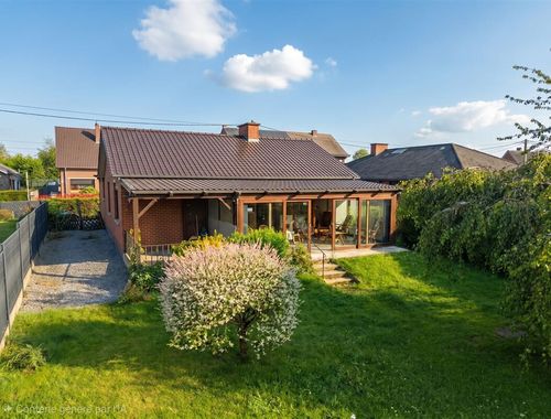                                         Eengezinswoning te koop in Péruwelz, € 180.000
