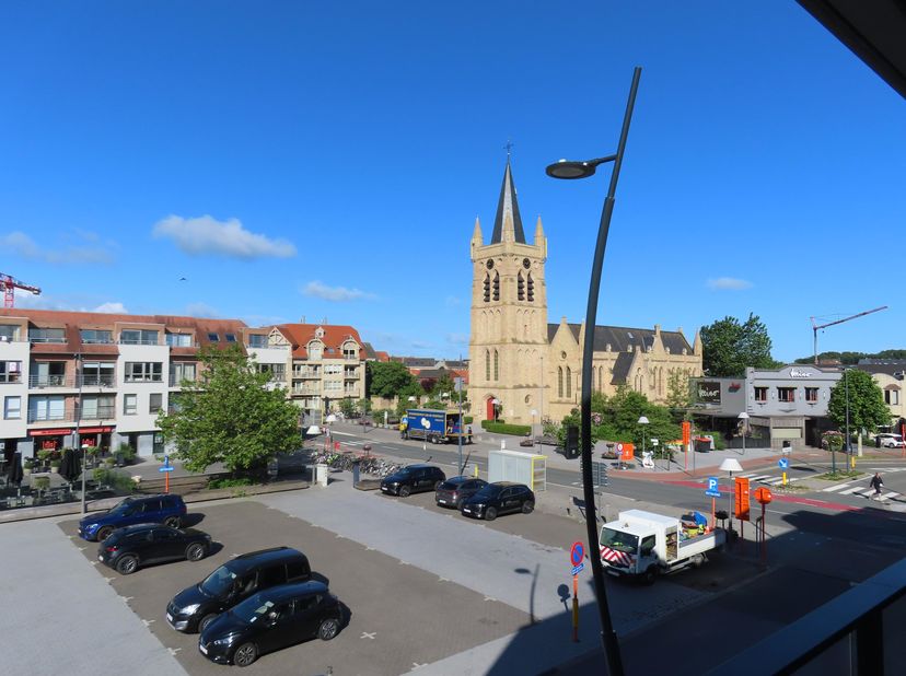Instapklaar lichtrijk 2 slaapkamerappartement appartement met zonnig terras te koop in Residentie NYS te Westende-dorp. Gelegen op toplocatie pal in h