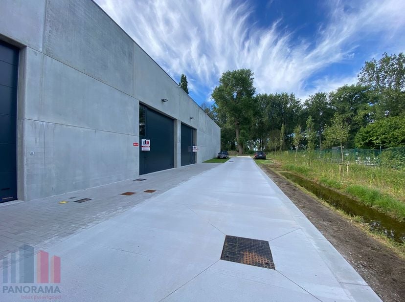 Bedrijfsvastgoed te huur in Legeweg 163-165,
                    8020 Oostkamp