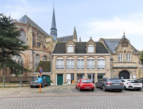                                         Bien commercial avec habitation à vendre à Veurne, € 699.000
