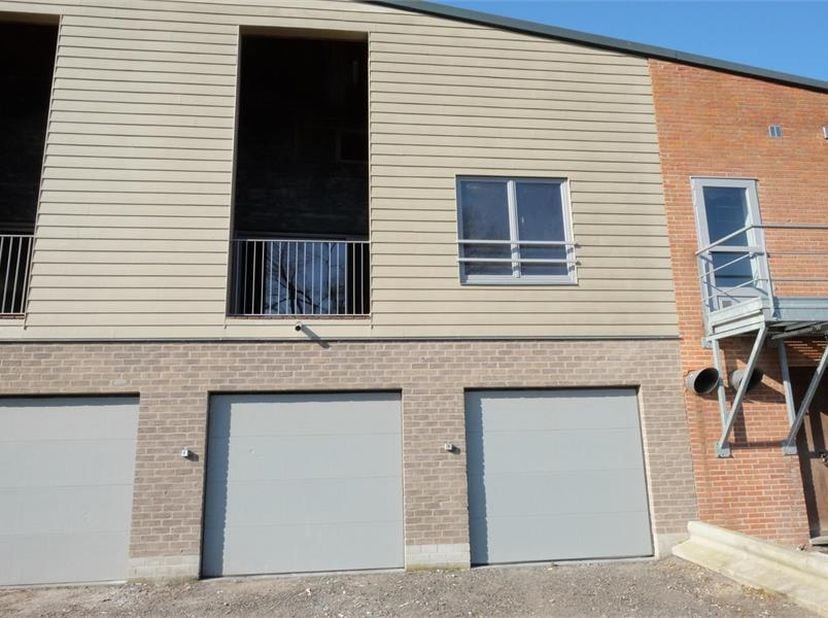 In de Noordabeelstraat 91 bus 21 te Gits bevindt zich dit aangename duplex-appartement, rustig en landelijk gelegen. Het appartement combineert een ru
