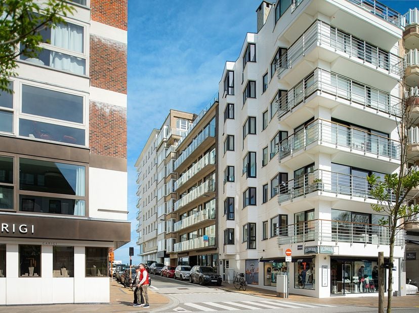 Appartement te koop in Golvenstraat 15 bus 13,
                    8300 Knokke