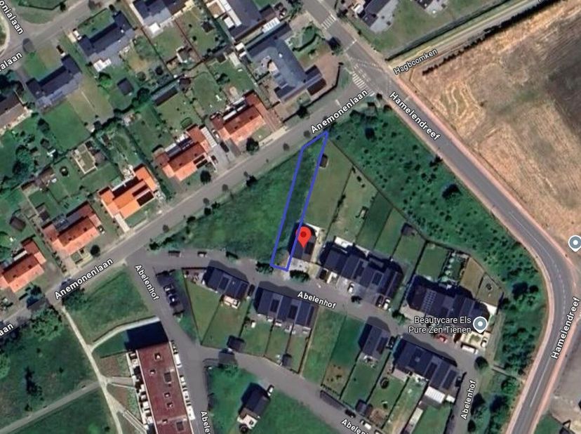 Goed gelegen bouwgrond van 4a 38ca in het Abelenhof zonder bouwverplichting voor gesloten bebouwing. De grond is gelegen in een residentiële wijk nabi
