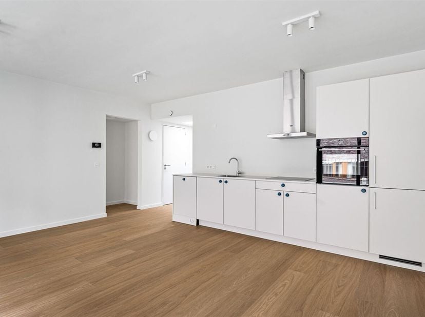 Mooi gerenoveerd appartement (55 m²) met terras<br />
Ligging: In de Wilrijkstraat, vlak bij het levendige Zurenborg, bevindt zich dit instapklare app