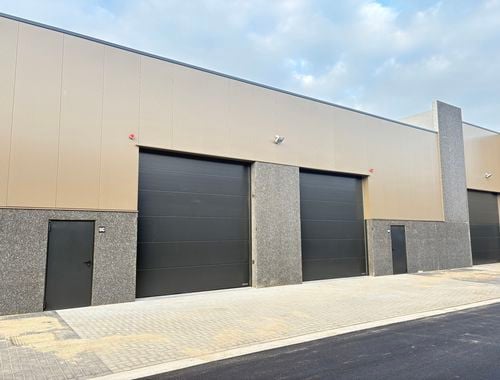                                         Bedrijfsgebouw te huur in Ranst, € 1.400
