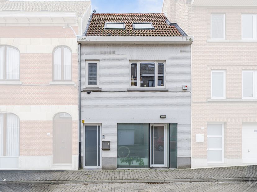 ---OEPS TE LAAT---Gelegen in een bijzonder gegeerde zone van Wezembeek-Oppem, in de onmiddellijke nabijheid van winkels, scholen, openbaar vervoer en