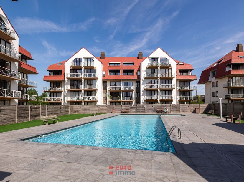Cette propriété est située dans un domaine calme et sans circulation automobile, avec une piscine extérieure.&amp;nbsp;<br />
Si vous vous rendez dans la