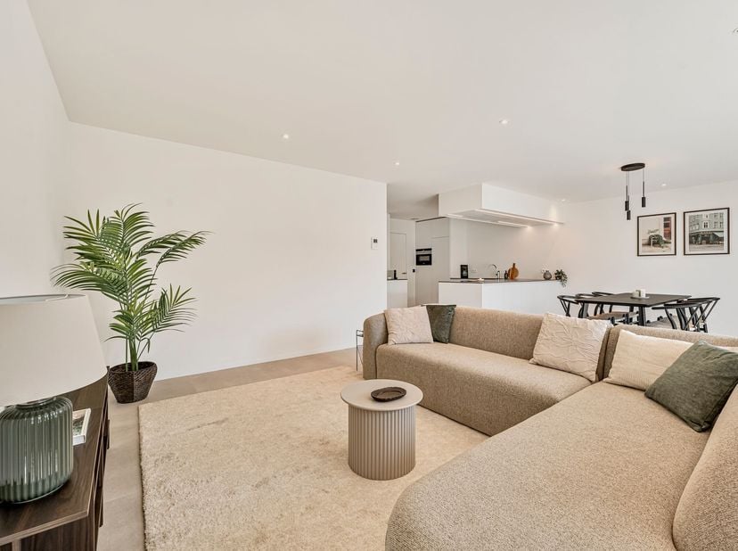 Nieuwbouwappartement te huur in centrum Poperinge!<br />
Het appartement bevindt zich op het tweede verdiep die bereikbaar is via de trap of lift. We