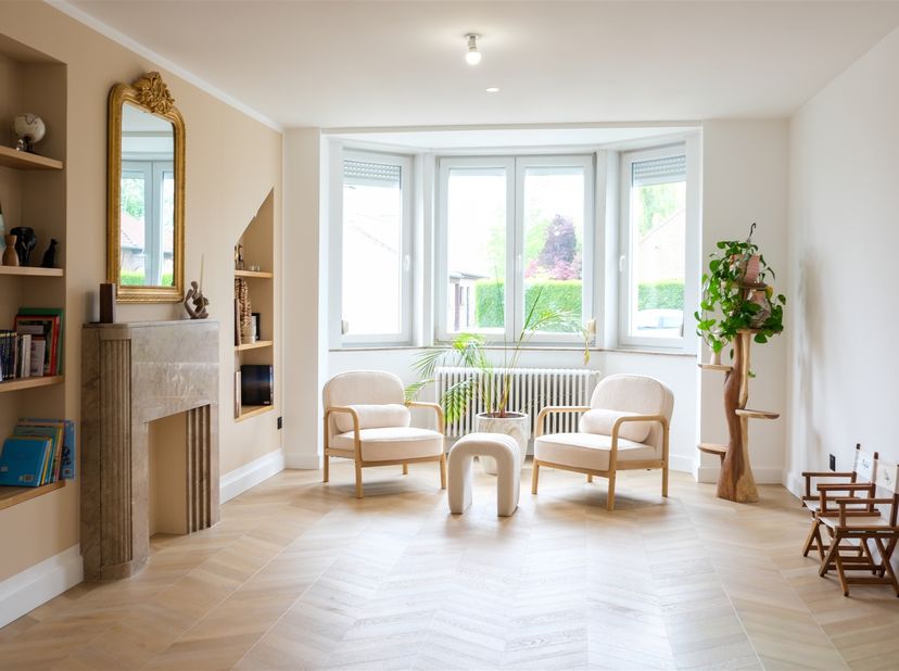 Découvrez cette superbe maison située à Templeuve, offrant de généreux volumes et un fort potentiel pour une profession libérale grâce à son bureau in
