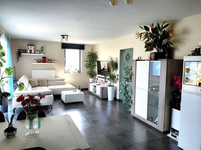 Vraag uw bezoek aan via info@optimusvastgoed.be!<br />
TE HUUR: Gelijkvloers appartement met 2 slaapkamers te Heusden-Zolder! <br />
Dit appartement i