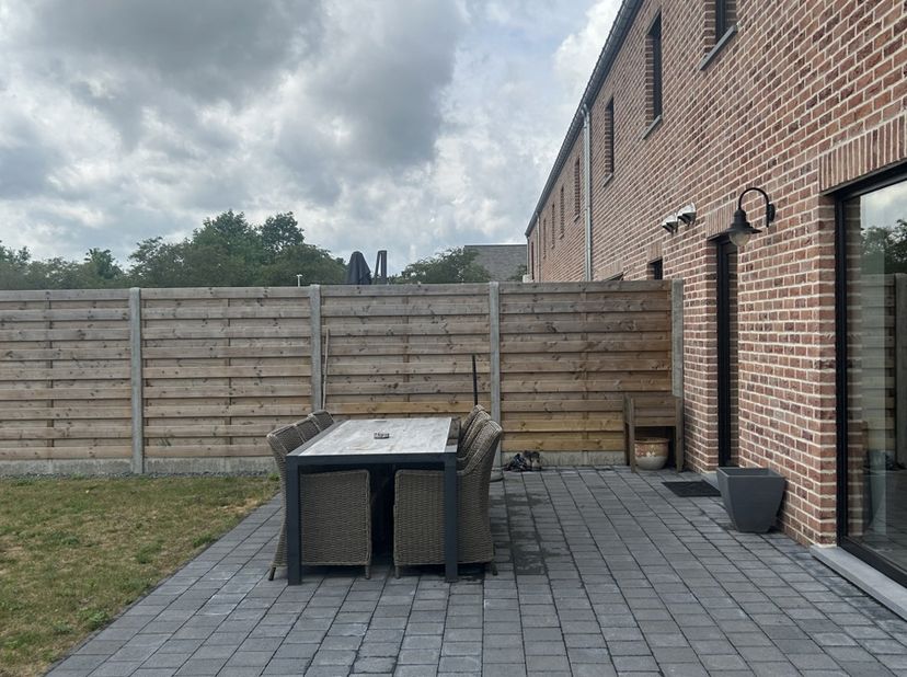 Ben jij op zoek naar een gezinswoning in een leuk wijkje in Kaulille? Dan hebben wij gevonden wat jij zoekt!<br />
INDELING:<br />
Gelijkvloers:<br />