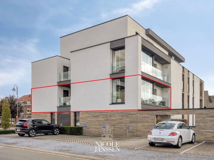 Appartement te koop in Stationsplein 36 - B bus 13,
                    3680 Maaseik