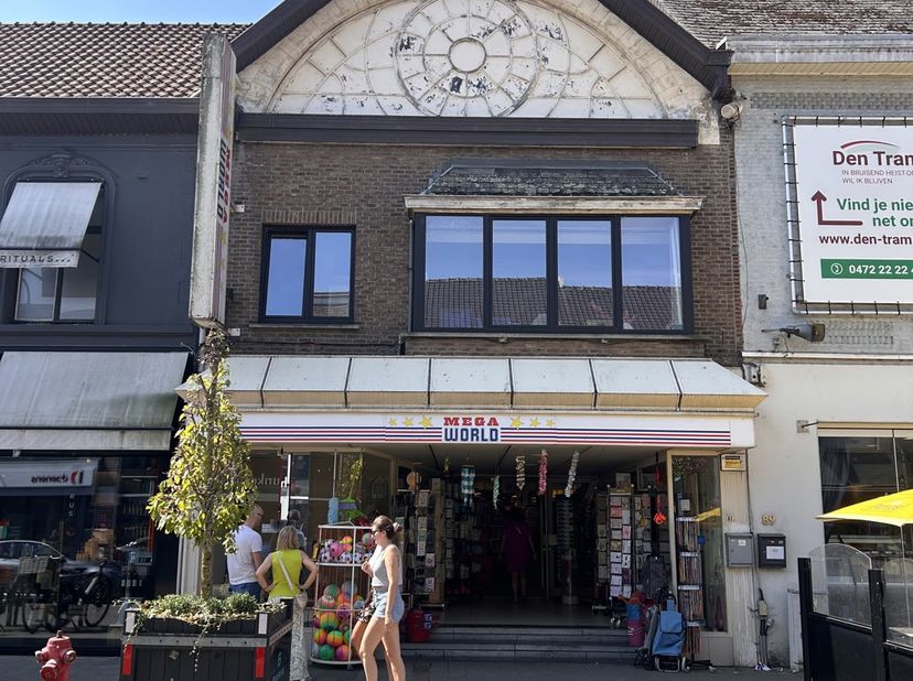 Commerciële toplocatie te huur in het hart van de Bergstraat – Heist-op-den-Berg<br />
Gelegen op één van de meest gegeerde locaties van de Bergstraat