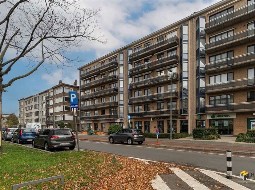 Spacieux appartement (112 m²) avec 2 chambres, 2 terrasses et garage box à Merksem.<br />
Dans la Lambrechtshoekenlaan, vous vivez de manière centrale